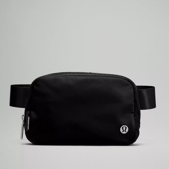 lululemon athletica Handbags - Lululemon Everywhere Belt Bag Black NWT